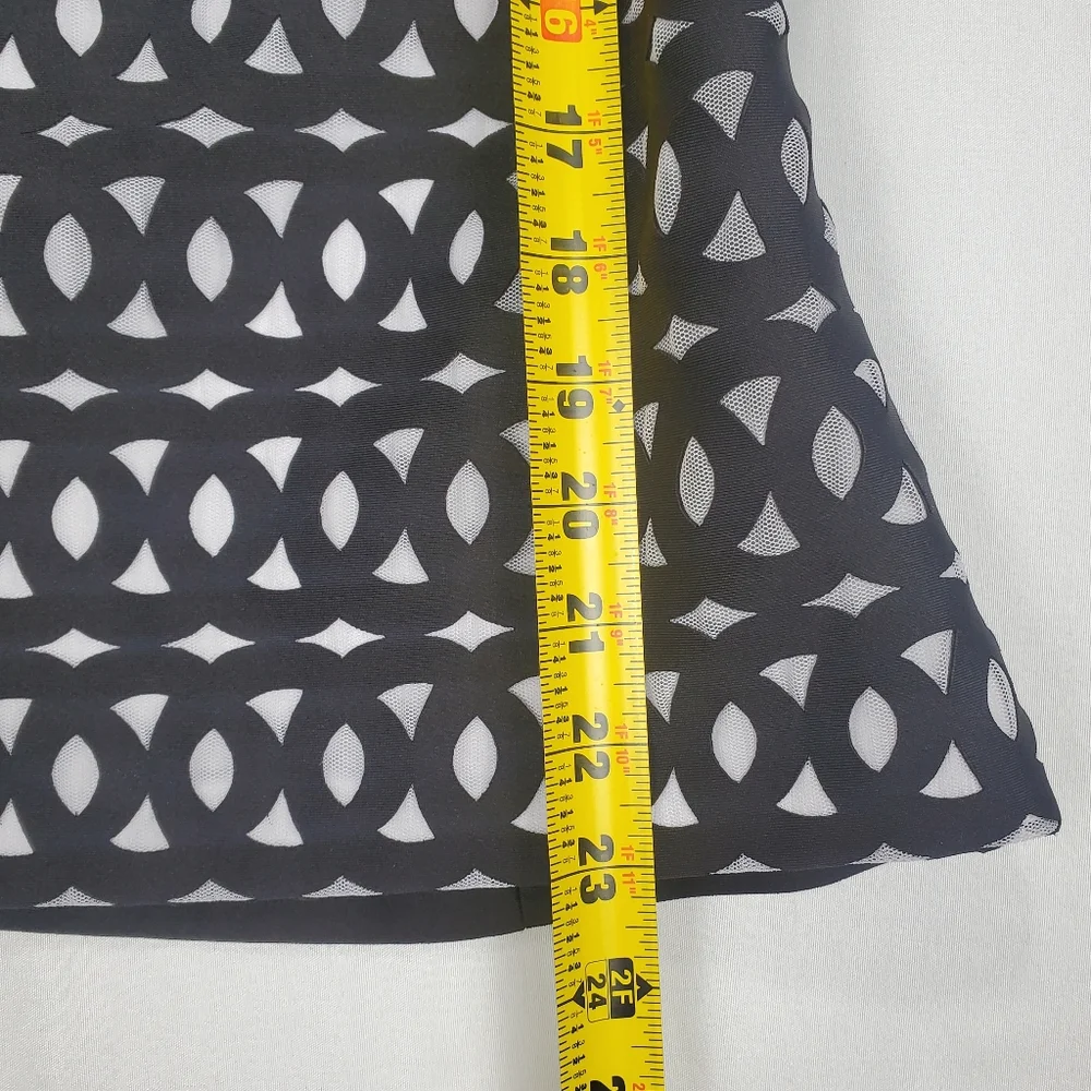 Calvin Klein Dressy Sleeveless Blouse with Tapered Waist Black / Gray Size Small - Picture 10 of 11